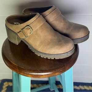 Eastland Brown Women's Clogs